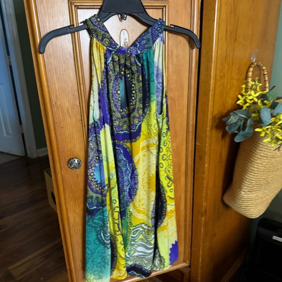 Vibrant Backless Paisley Dress in Green and Yellow - Picture 1 of 8